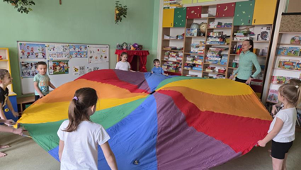 zabawy z chustą Klanza