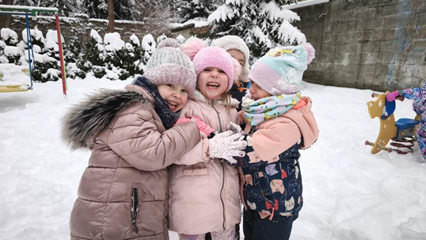 zabawy w ogrodzie przedszkolnym