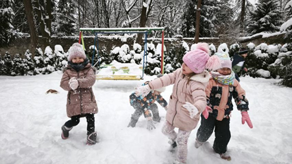 zimowe zabawy w naszym ogrodzie