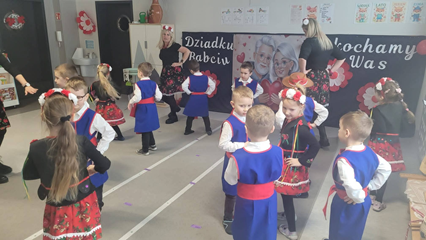 Występ z okazji Dnia Babci i Dziadka na ludowo
