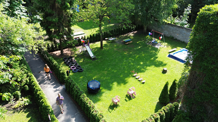 zabawy w ogrodzie przedszkolnym