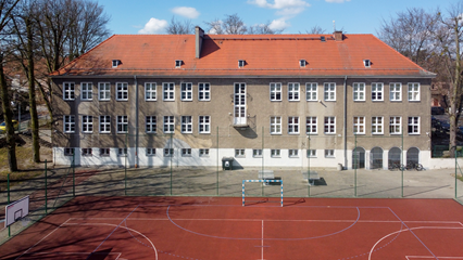 Budynek A, w którym mieszczą się klasy VI-VIII