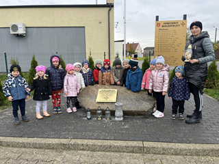 Kamień pamiątkowy w Mnichowie