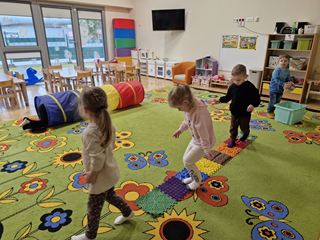 Tor przeszkód- zabawy na sali