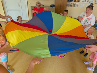 zajęcia z chustą animacyjną