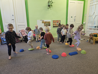 zajęcia ścieżka sensoryczna