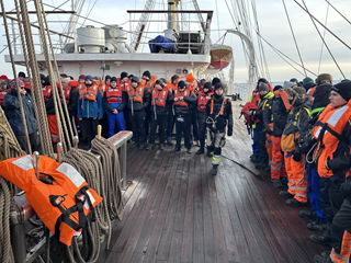 Rejs - miesięczna praktyka morska .