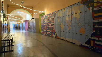 Korytarz w świątecznym klimacie