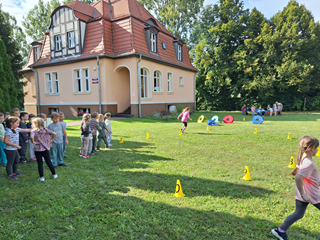 Najlepsza zabawa na trawie.