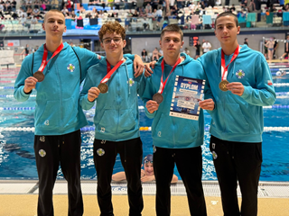 Medaliści w sztafecie 4x100 m w pływaniu