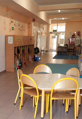 Organizowane są zajęcia rozwijające zainteresowania dzieci: sportowe, artystyczne, językowe, teatralne, taneczne, a także szachy i wiele innych propozycji.