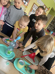 "Doświadczalscy" poznają świat