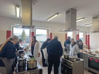 Uczniowie podczas zajęć praktycznych