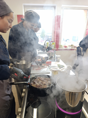 Uczniowie podczas zajęć praktycznych