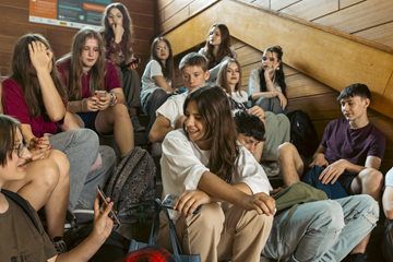 szkolne schody i korytarz