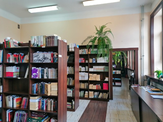 Zapraszamy do Biblioteki Szkolnej z bardzo bogatym księgozbiorem.