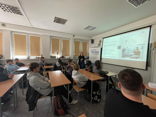 Szkolenie dla uczniów w zawodzie Technik elektryk przygotowane przez Enea Operator