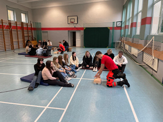 Szkolenie praktyczne dla młodzieży z udzielania pierwszej pomocy przedmedycznej