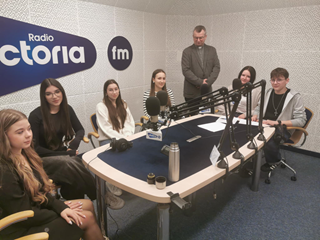 Wycieczka naszych dziennikarzy do radia Victoria.