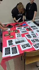 Zajęcia z linorytu w klasie: Grafika i poligrafia. 