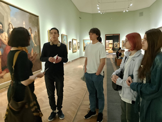 Lekcja kultury, polskiego i historii w Muzeum Narodowym prowadzona przez kadrę naszej placówki.