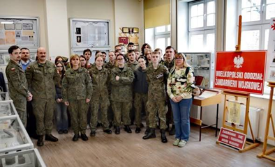 Wyjazd uczniów klas mundurowych do Wydziału Żandarmerii Wojskowej w Poznaniu