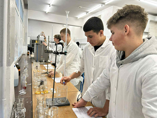 Warsztaty laboratoryjne na Wydziale Chemii UMK