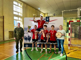 Tradycyjnie I miejsce - zawody z okazji Narodowego Święta Niepodległości  ,,Sprawny  jak żołnierz”