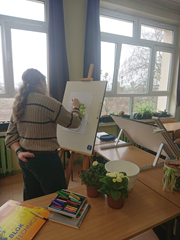 Rysowanie na sztalugach w klasie technikum architektury krajobrazu i arborystyki