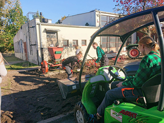 W trakcie zajęć korzystamy z różnorodnych urządzeń i narzędzi