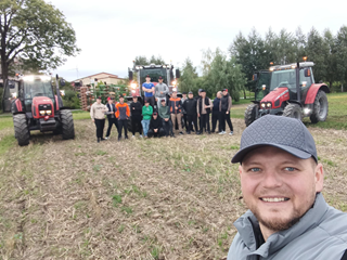 Technik mechanizacji rolnictwa i agrotroniki po prezentacji sprzętu.