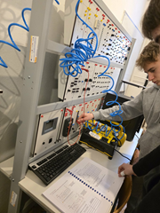  Doskonalenie wiedzy w zakresie połączeń elektrycznych w klasie mechanizacji i agrotroniki.