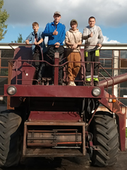 Sukces!!! Stary wysłużony Bizon ponownie działa, dzięki pracy uczniów technikum mechanizacji rolnictwa i agrotroniki.